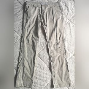 Aeropostale classic twill Pants. Size 6 short.